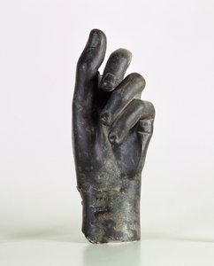 Fragmento de uma mão, possivelmente de um arqueiro, de Shami, Malamir, Irão (bronze)