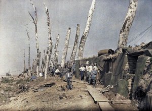 A linha francesa no Het Sas em uma área que foi devastada pelo fogo de artilharia, Bélgica, 10 de setembro de 1917 (autocrômico)