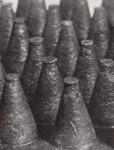 Dentes de uma escova de borracha "salva-sabão" (fotografia a preto e branco)