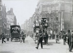 Ludgate Circus, Londres, preparado para o Jubileu da Rainha, 1897 de Paul Martin