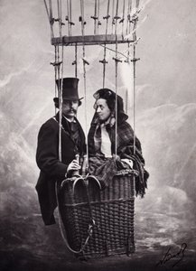 Paul Nadar e sua esposa na cesta do balão (balão de ar quente) (foto a p/b)