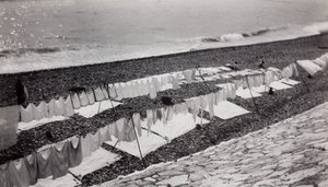 Roupa a secar na praia, Nice de Paul Nash