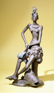 Uma dançarina africana sentada com um grande peixe a seus pés, uma figura de terracota de Karlsruhe