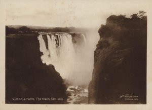 Victoria Falls, The Main Fall (foto p/b) de Percy M. Clark