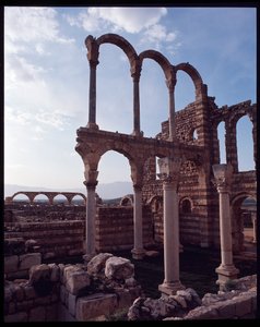 Vista da cidade, 705-710 d.C. de Period Umayyad