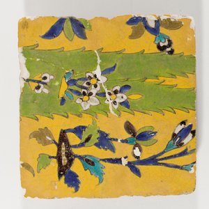 Um azulejo persa do século XVIII em amarelo de Persian School