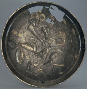 Prato decorado com uma cena do Príncipe Varahran fora caçando, dinastia de Sassanid (226-651) (prata com douração)