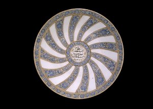 Prato dedicado a Nizam al-Sultanah, governador do Fars, Irã, 1311 (louça de barro com esmalte policromado) de Persian School