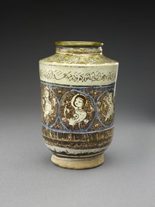 Jarra com Harpias, início do século 13 (corpo de frita, pintado com brilho e azul cobalto em um esmalte branco opaco) de Persian School