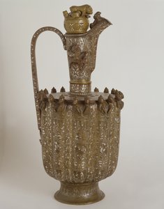 Jarra com cabo e tampa, com incisões em ouro (metal e ouro)