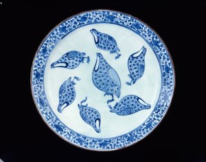 Partridge Dish, Irã, período safávida, século XVIII (pasta de pedra com esmalte azul)