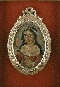 Busto redondo Qajar representando uma mulher enfeitada (óleo sobre tela) de Persian School