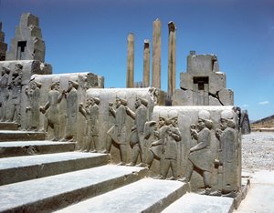 Povos submissos. Relevos da escadaria oriental dos Apadana, século VI a.C. de Persian School