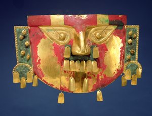 Máscara inca (ouro com tinta vermelha e verde)