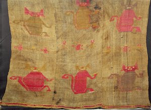 Mortalha peruana; algodão e vicunha brocados em lã colorida, pré-conquista (século 15) de Peruvian School