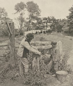 At the Grindstone - A Suffolk Farmyard de Peter Henry Emerson