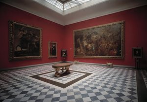Salão do museu que apresenta Henrique IV na Batalha de Ivry e Entrada Triunfal de Henrique IV em Paris por Rubens de Peter Paul Rubens