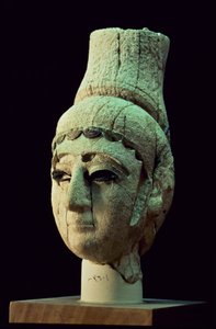 Chefe de um príncipe ou princesa de Ugarit (ver também 110898 e 200008)