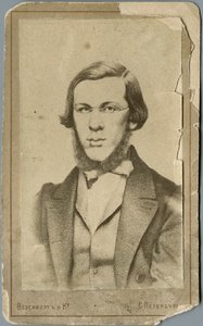 Nikolai Alexandrovich Dobrolyubov 1836-1861, Betveen 1865 e 1900 de Photo studio Wesenberg