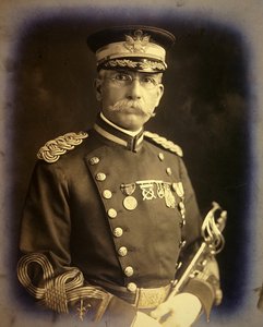 Oficial não identificado do Exército dos EUA, c.1900 (foto a p/b)