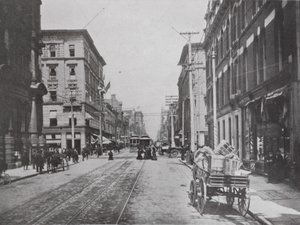 Looking Up Yonge Street, Corner of King, Toronto (foto a p/b) de Photographer Canadian