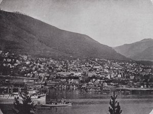 Nelson, do outro lado do rio Kootenay (foto a p/b) de Photographer Canadian
