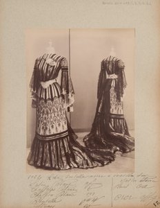 Página de Álbum: House of Worth, Vestido de Noite de Photographer French