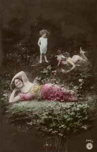 Família na margem de um rio (foto a cores) de Photographer German