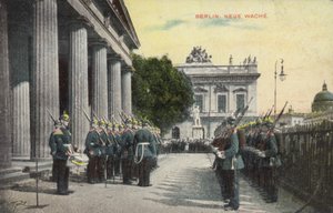 Soldados alemães em desfile fora da Neue Wache, Berlim (foto colorida) de Photographer German