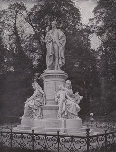 No jardim zoológico, Goethe monumento (foto a p/b) de Photographer German