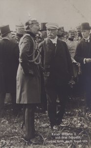 Kaiser Wilhelm II e o construtor alemão Graf Ferdinand von Zeppelin no aeródromo de Tegel, Berlim, 29 de Agosto de 1909 (foto a p/b) de Photographer German