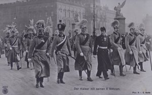 Kaiser Wilhelm II da Alemanha e seus seis filhos em uniforme militar (foto a p/b) de Photographer German