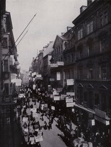 Leipzig: Petersstrasse Durante a Feira (foto a p/b) de Photographer German