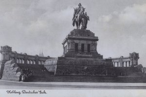 Monumento a Kaiser Wilhelm I, Deutsches Eck, Koblenz, Alemanha (foto a p/b) de Photographer German