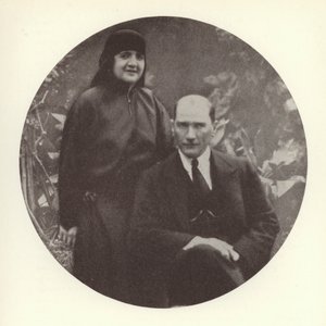 Mustafa Kemal Ataturk, Presidente da Turquia, e sua esposa, Latife Usakligil (foto a p/b)
