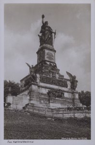 Nationaldenkmal, monumento comemorativo da unificação da Alemanha, Rudesheim am Rhein, Hesse (foto a p/b) de Photographer German
