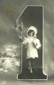 Cartão de Ano Novo com a menina de capuz de pele (foto a p/b) de Photographer German