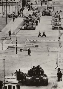 Outubro 1961, Berlin Friedrichstrasse (foto a p/b) de Photographer German