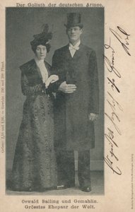 Oswald Balling e sua esposa, o casal mais alto do mundo (foto a p/b) de Photographer German
