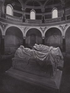 Potsdam, Friedenskirche, mausoléu com sarcófagos do Imperador e da Imperatriz Friedrich (foto a p/b) de Photographer German