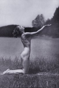 O corpo belo, cultura física para mulheres (fotografia a preto e branco) de Photographer German