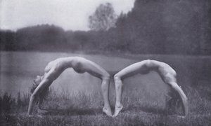 O corpo belo, cultura física para mulheres (fotografia a preto e branco) de Photographer German