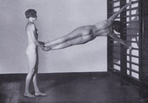 The Body Beautiful, Physical Culture for Women (foto a p/b) de Photographer German