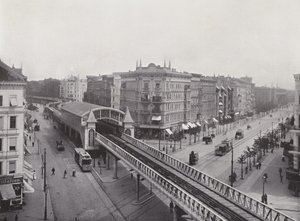 Wiener Strasse Com estação de trem elevada (foto a p/b) de Photographer German