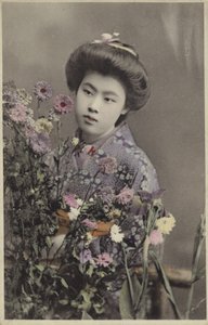 Menina japonesa com flores (foto colorida) de Photographer Japanese