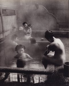 Banho Público (foto a p/b) de Photographer Japanese