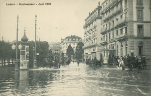 Inundações, Lucerna, Suíça (fotografia a preto e branco)