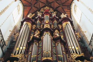 O órgão na igreja de St-Bavokerk ou Grote Kerk, construído por Christian Muller (1690-1763), Haarlem, Holanda