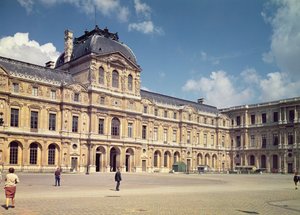 A fachada do Henri II no Cour Carree