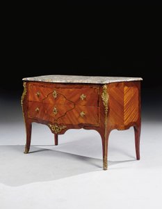 Cômoda Luís XV de Pierre Roussel